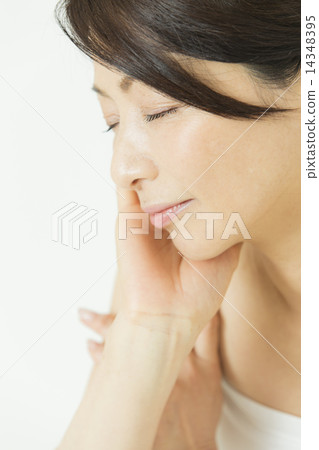 Middle Age Beauty Middle Age Beauty 14348395