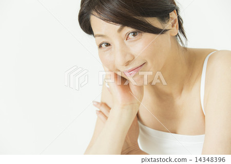 Middle Age Beauty Middle Age Beauty 14348396