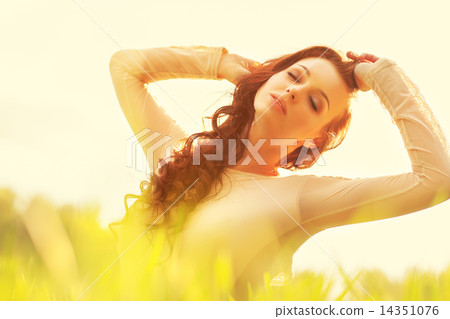 Young woman portrait 14351076