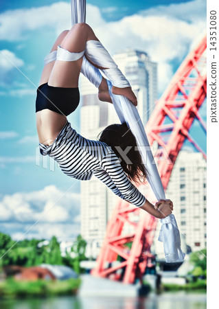 Young woman gymnast 14351080