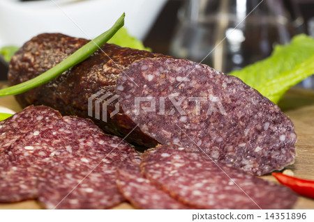sausages on a wooden plate with vegetables in a restaurant 14351896