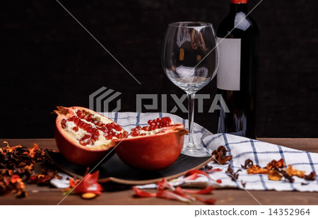 pomegranate pomegranate 14352964