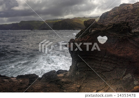 Heart shape at Nakalele in Hawaii Heart shape at Nakalele in Hawaii 14353478