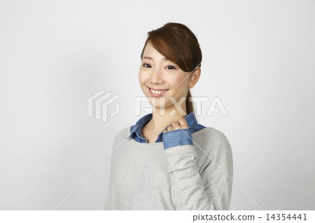 一個微笑的女人 一個微笑的女人 14354441