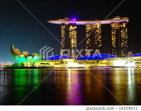 Marina Bay Sands at night 14359031