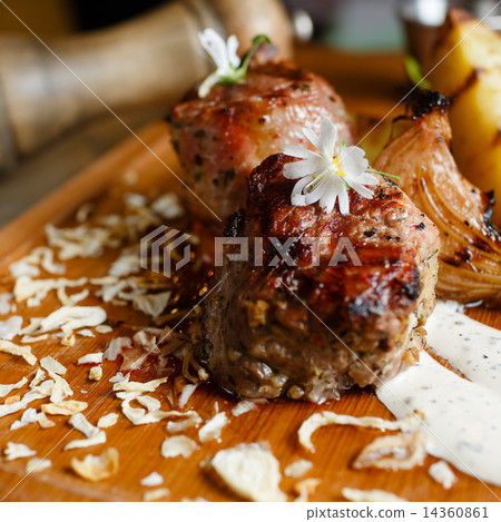 Tasty beef steak medium rare Tasty beef steak medium rare 14360861