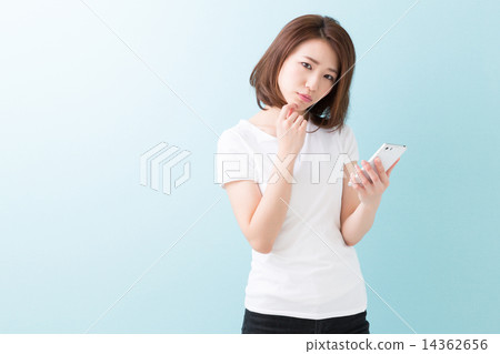 A woman watching a smartphone 14362656