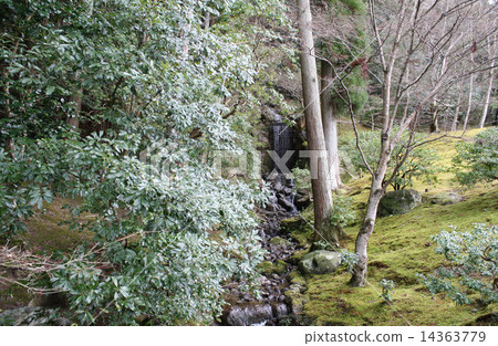 Shogakuin皇宮Utaku故事瀑布 14363779