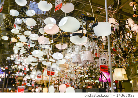 Many beautiful chandeliers light store Many beautiful chandeliers light store 14365052
