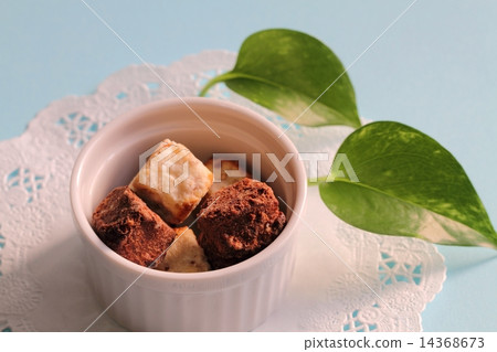 chocolate candy 14368673
