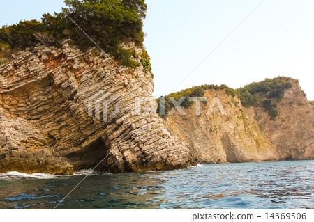 Rocks over the transparent ocean water Rocks over the transparent ocean water 14369506