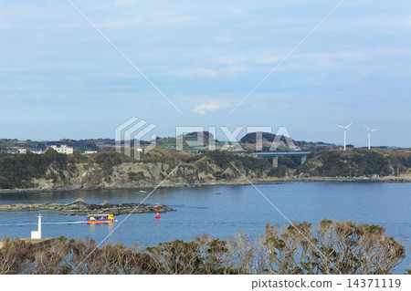 Fishery Ishibashi and scenery with windmill on the underwater sightseeing boat at Misaki Port Fishery Ishibashi and scenery with windmill on the underwater sightseeing boat at Misaki Port 14371119