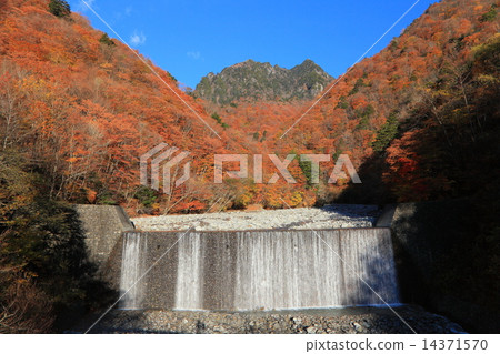 Nishizawa Valley and Chicken Crow Mountain 14371570