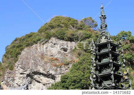 Asahi Pagoda at Hozanji Temple, the main temple of the Shingon Ritsu sect in Ikoma City, Nara Prefecture Asahi Pagoda at Hozanji Temple, the main temple of the Shingon Ritsu sect in Ikoma City, Nara Prefecture 14371682