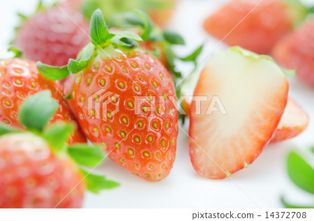 red fruits red fruits 14372708
