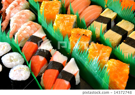 Mixed sushi 14372748