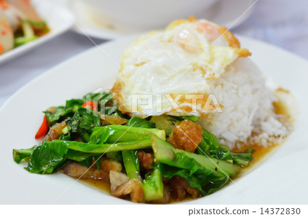 yummy cuisine 14372830