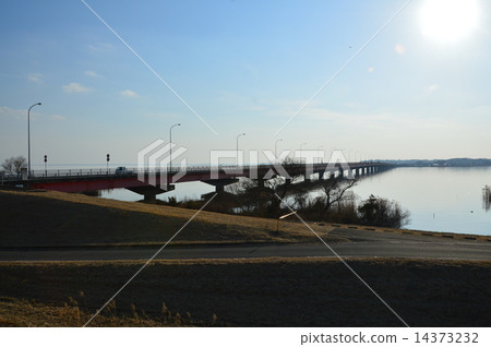 "Lake Kasumigaura Ohashi" seen from Moto-shi side (Ibaraki prefecture municipal city Tamaki Ko) 14373232
