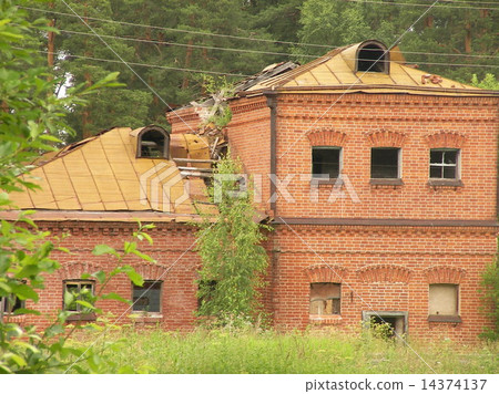 Abandoned well done red brick house Abandoned well done red brick house 14374137