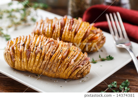 Hasselback potatoes 14374381