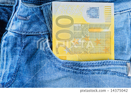 200 Euro in a jeans pocket 14375042