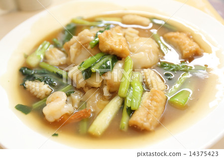 Thai food Wide Noodles in a Creamy Sauce with seafood 14375423