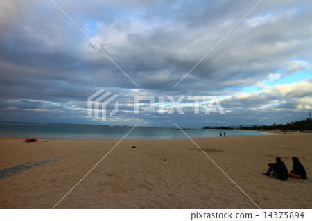 Morning of Ala Moana Beach on Oahu Island Morning of Ala Moana Beach on Oahu Island 14375894