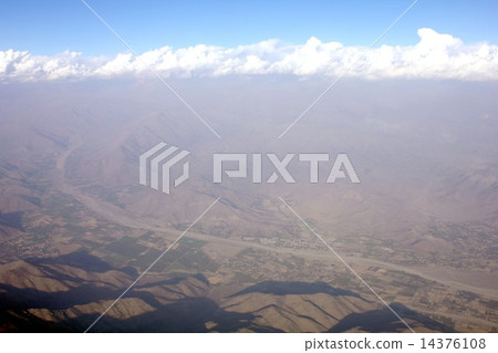 A settlement made in the central valley of South America, a narrow valley of Andean A settlement made in the central valley of South America, a narrow valley of Andean 14376108