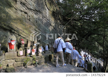 四國神社工廠71號佛教寺院“Yaidanji”從Kamado附近的Watanodon洞走進岩石洞穴Pilgrim's 14379224