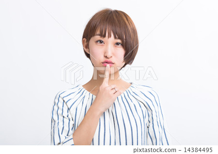 新鮮的禮服的一個逗人喜愛的女孩 14384495