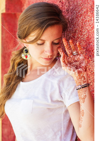 Mehendi on the hand of pretty girl 14386642