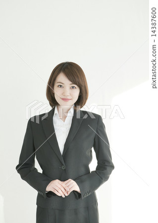 Female employee 14387600