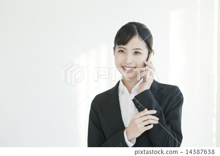 Female employee 14387638