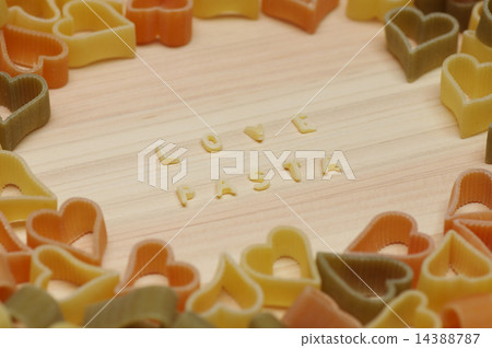 Character central diagonal etc. up of LOVE Heart pasta frame 14388787