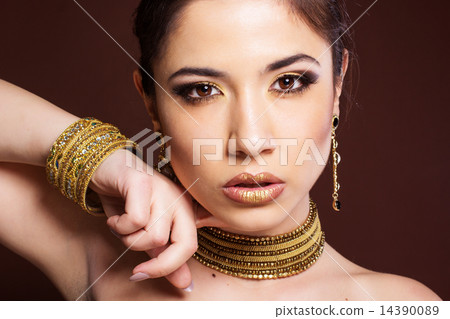 Pretty girl with bijouterie. Fashion photo. 14390089