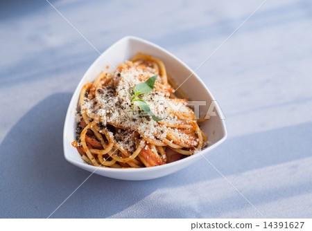 White bowl of appitizer of spaghetti White bowl of appitizer of spaghetti 14391627