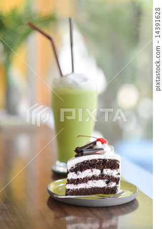 blackforest cake and green tea 14391628