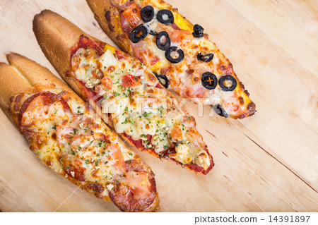 assorti bruscjetta with sausage, cheese, tomato 14391897