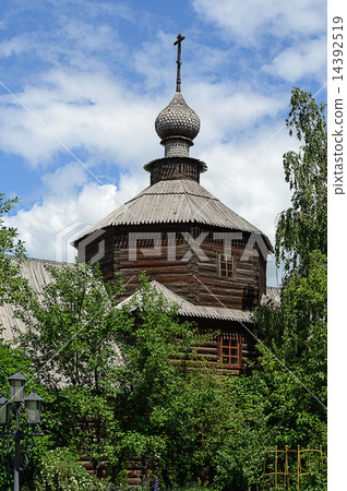 Cupola of ancient wooden church in Murom, Russia 14392519
