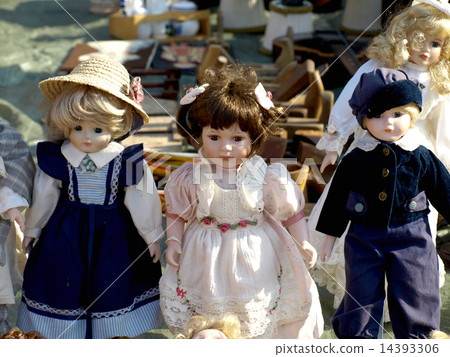 Old dolls 14393306