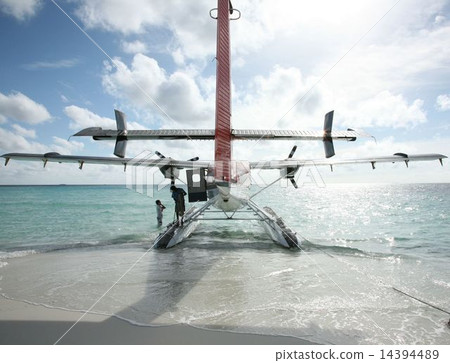 The sea of Maldives The sea of Maldives 14394489