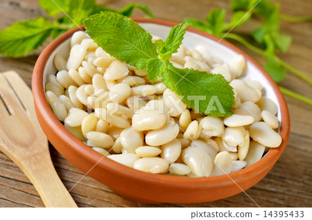 cooked white beans cooked white beans 14395433