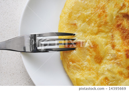 tortilla de patatas, spanish omelet 14395669