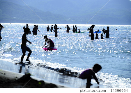 A sea bathing customer's silhouette 14396964