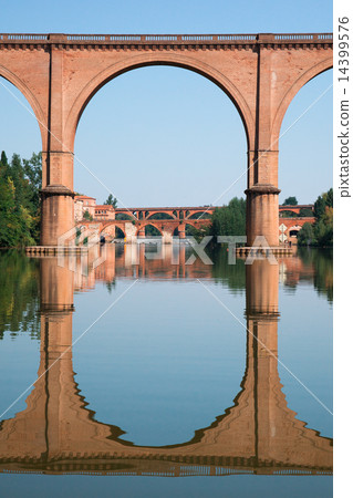 Bridge in Albi and its reflection, France 14399576