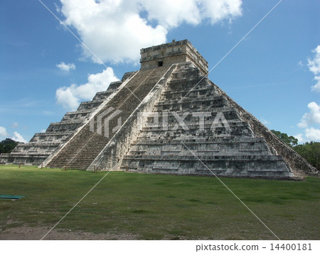 Chichen Itza ruins Chichen Itza ruins 14400181