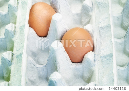 Two Eggs in empty carton package  14403118