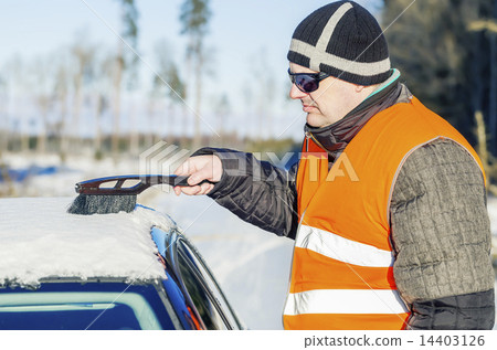 Man on the road cleans with brush the car out of t Man on the road cleans with brush the car out of t 14403126