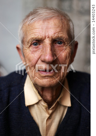 senior man 14403243