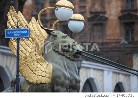 Griffins guard the St. Petersburg 14403733